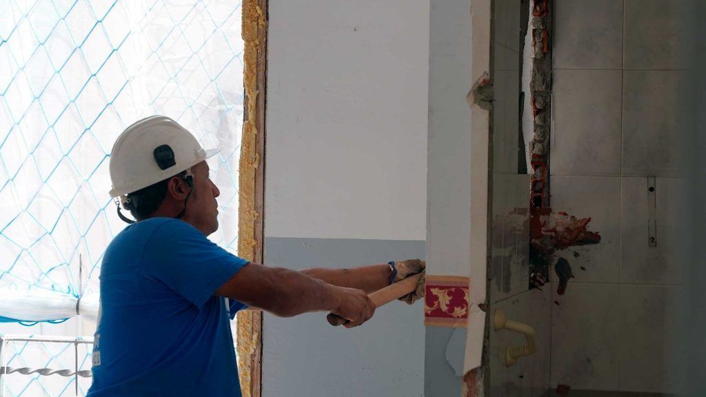 Tipos de demolición de edificios: manual, mecánico y largo alcance