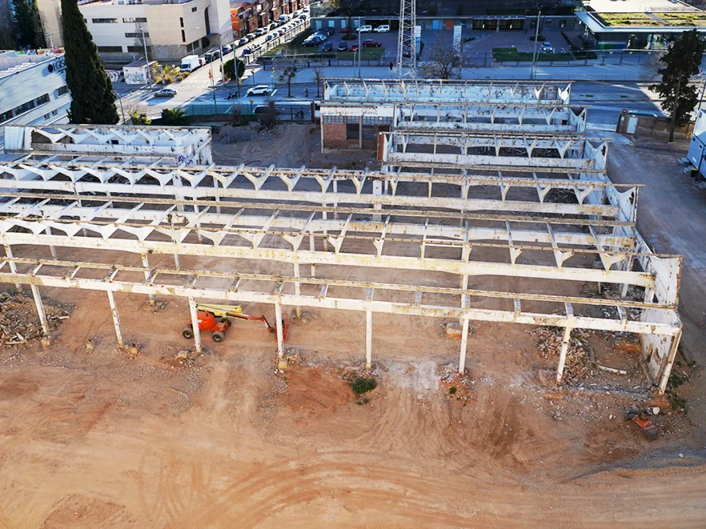 Derribo de recinto industrial en Esplugues