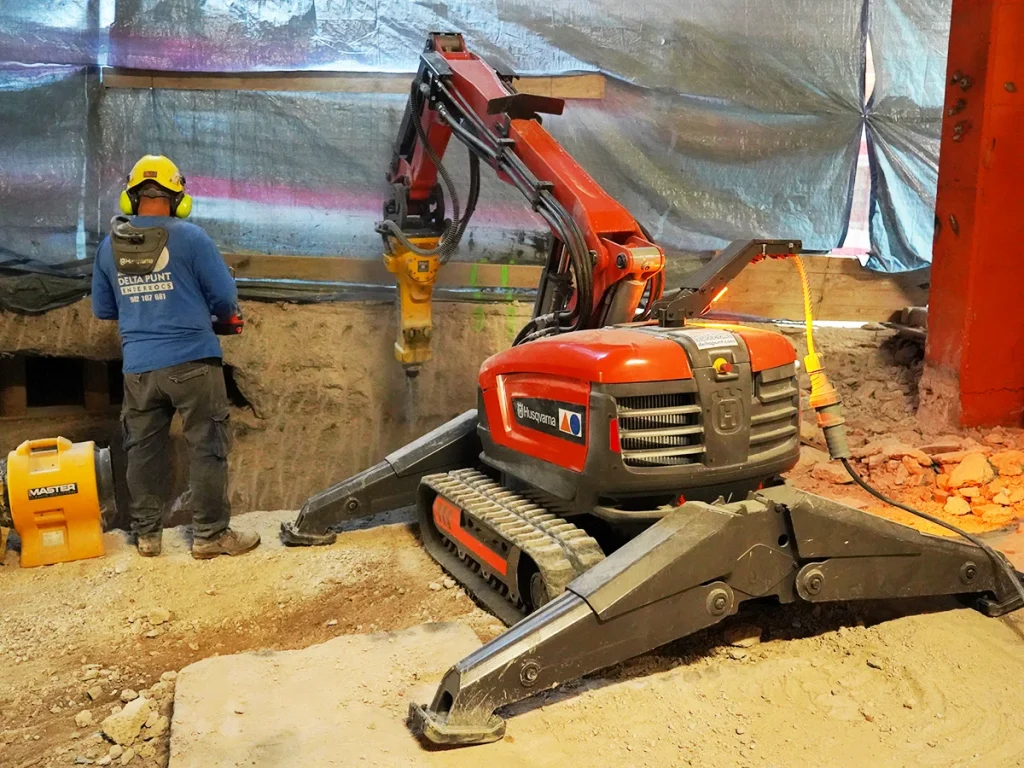 Nuevo robot de demolición Husqvarna DXR 305 para derribos técnicos o parciales