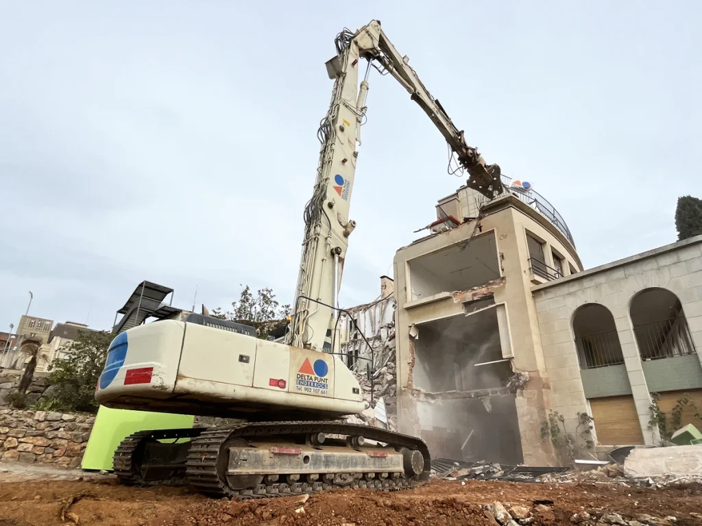 Demoliciones en Barcelona: Experiencia Deltapunt para cualquier tipo de proyecto de derribo.