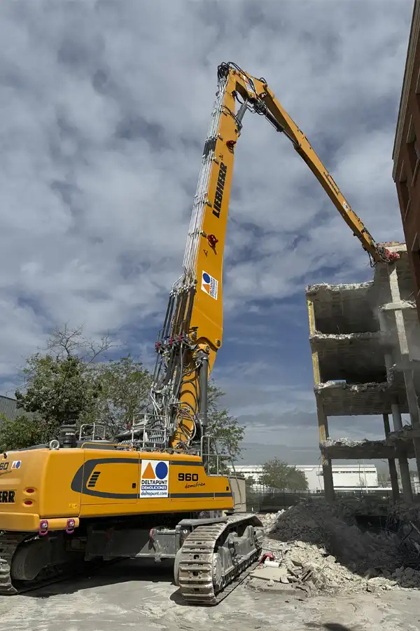 Claves en la demolición de edificios: maquinaria