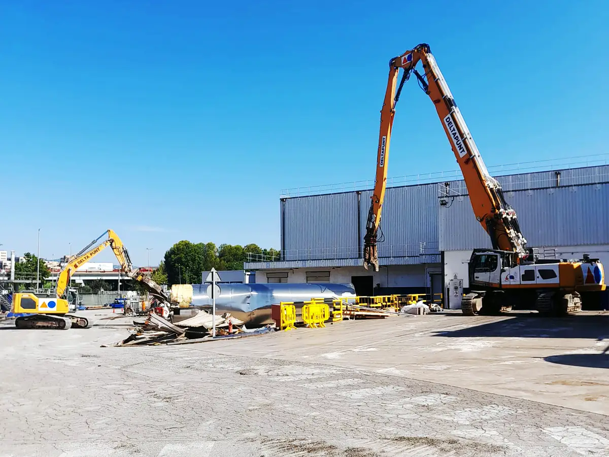 Demolición industrial en Parets del Vallès