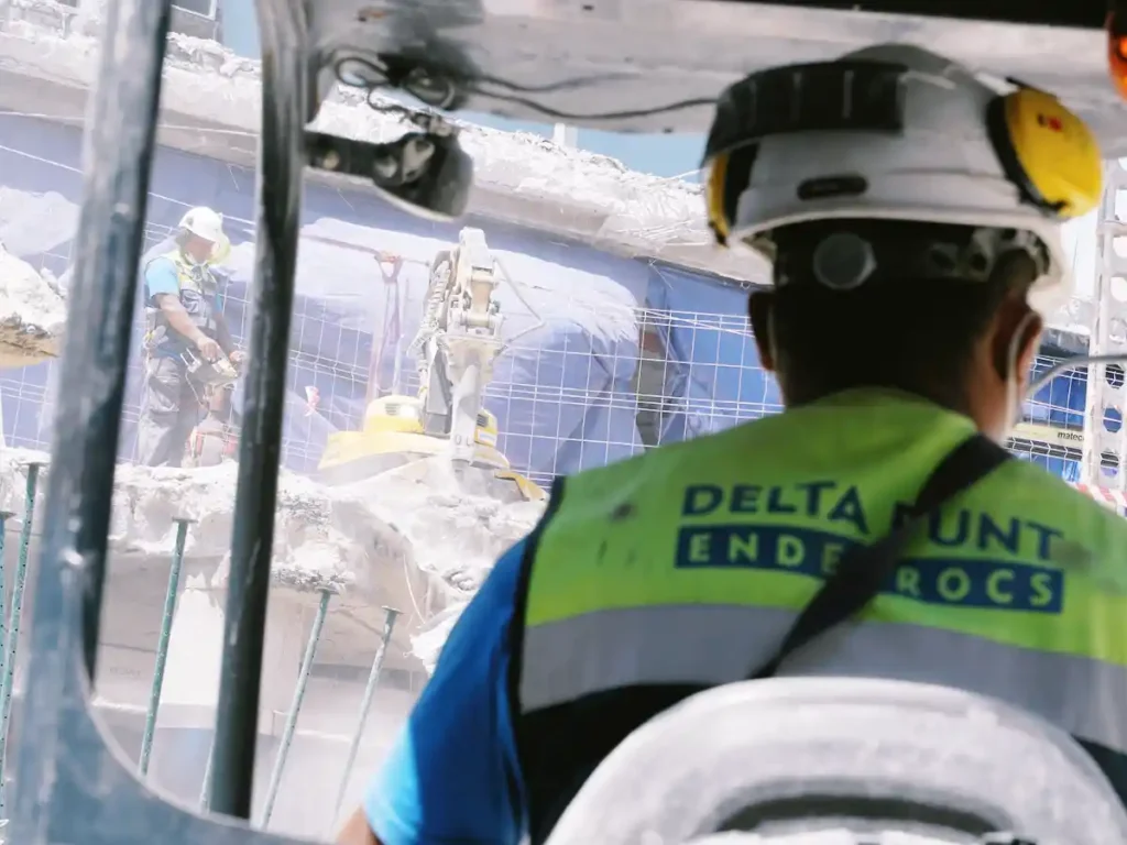 Maquinaria de demolición: excavadoras, robots y equipos especializados | Deltapunt