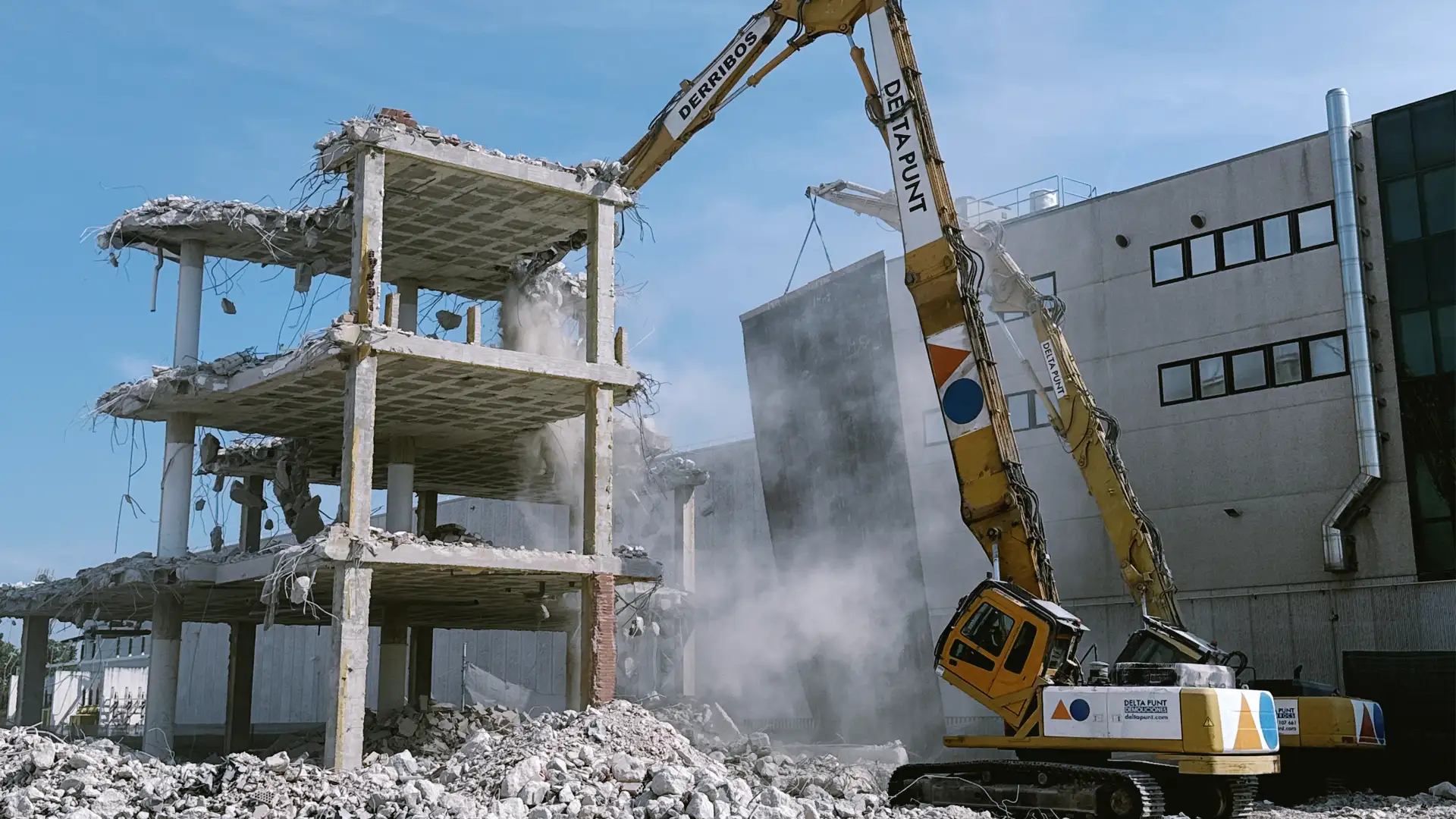 Demoliciones profesionales: fases, maquinaria y seguridad en obra