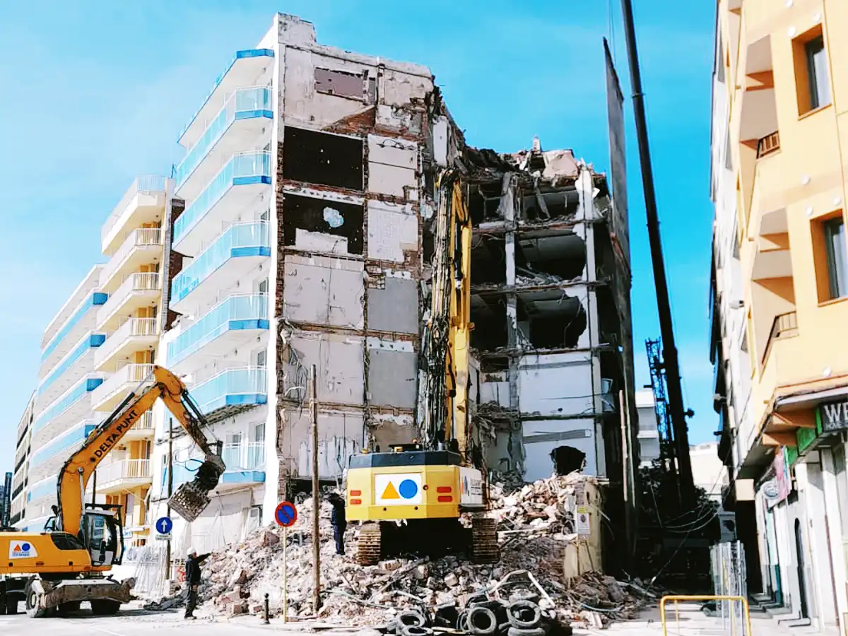 Demolición de forjados en derribos mecánicos habituales.